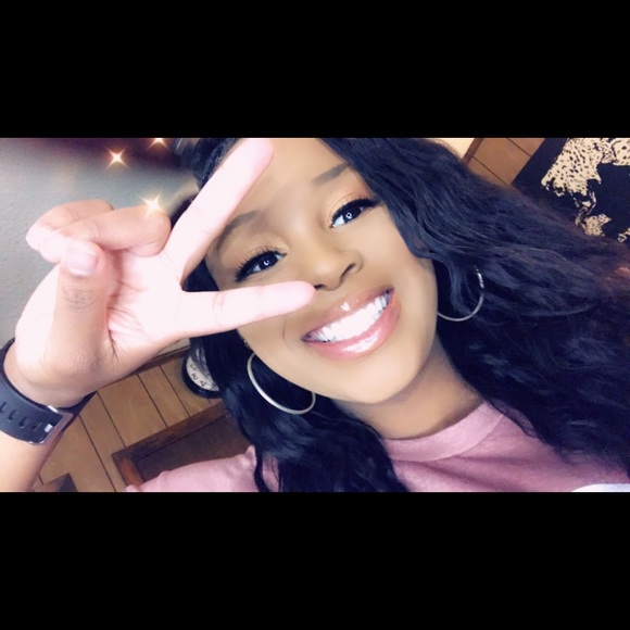 Meet your Posher, Ebony - Picture 3 of 4